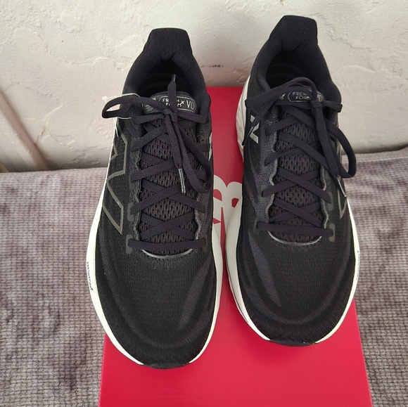 Men New Balance Size: 91/2 2E - Picture 2 of 7